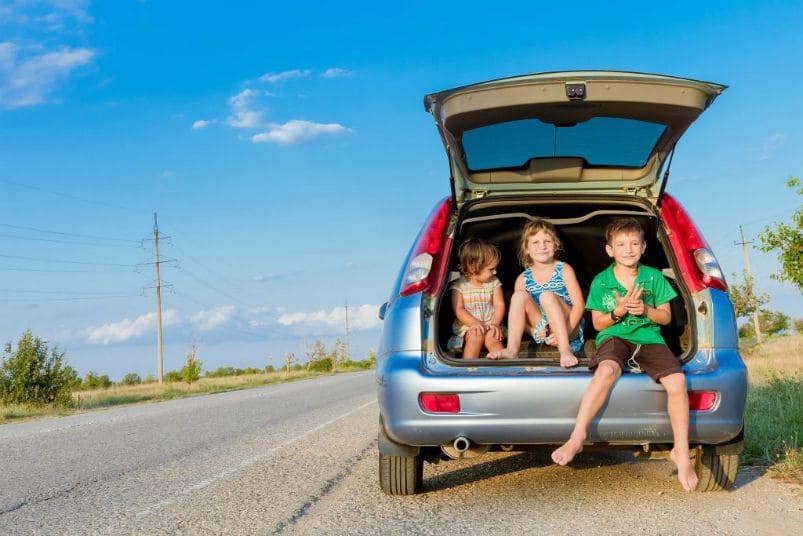 consejos para viajar con niños en coche