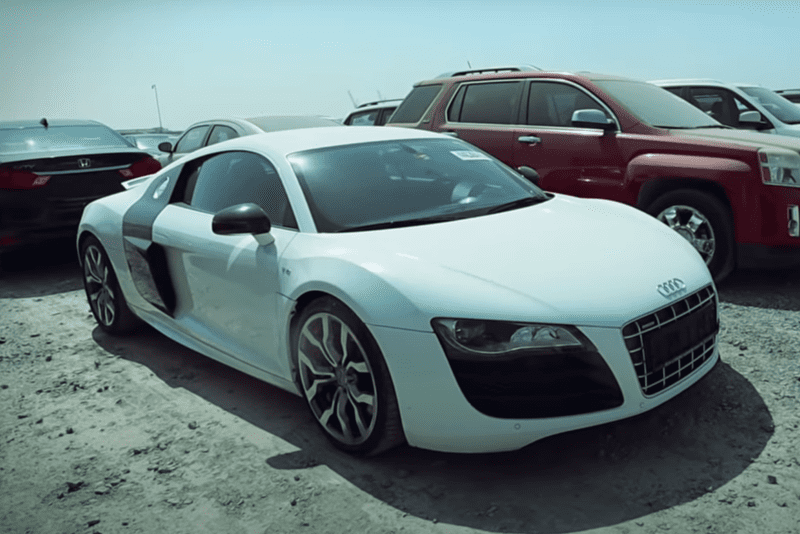 coches-de-lujo-abandonados-en-Dubai-motoreto