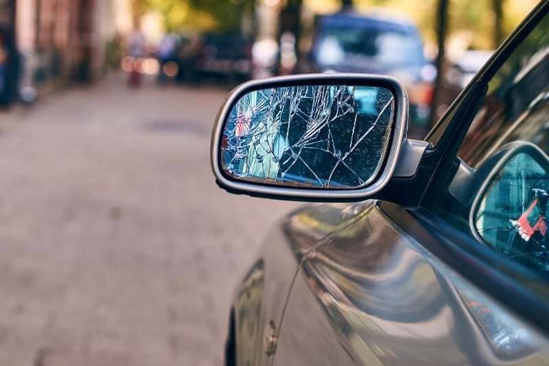 Por desgracia,son usuales los actos de vandalismo en los coches, por lo que es importante que conozcas cuales de ellos  cubre tu seguro.